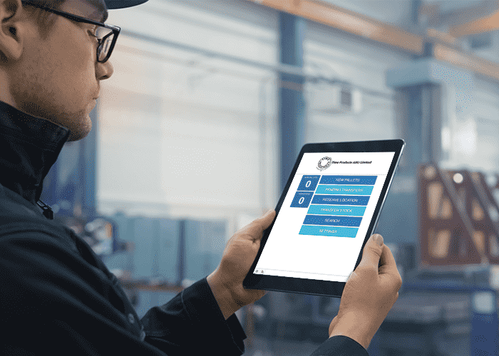 Warehouse operator using a tablet application